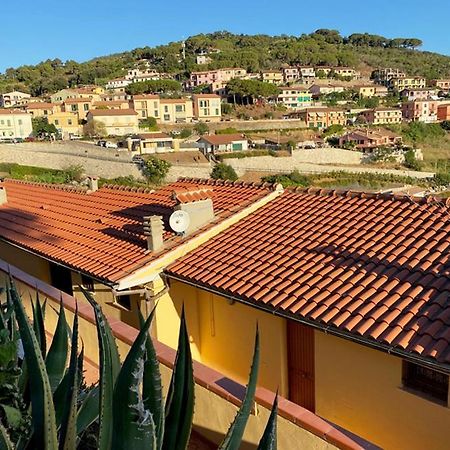 Capoliveri Appartamento Panoramico Con Terrazzo ภายนอก รูปภาพ